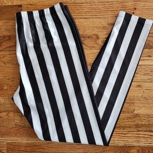 Black/White Stripe Leggings